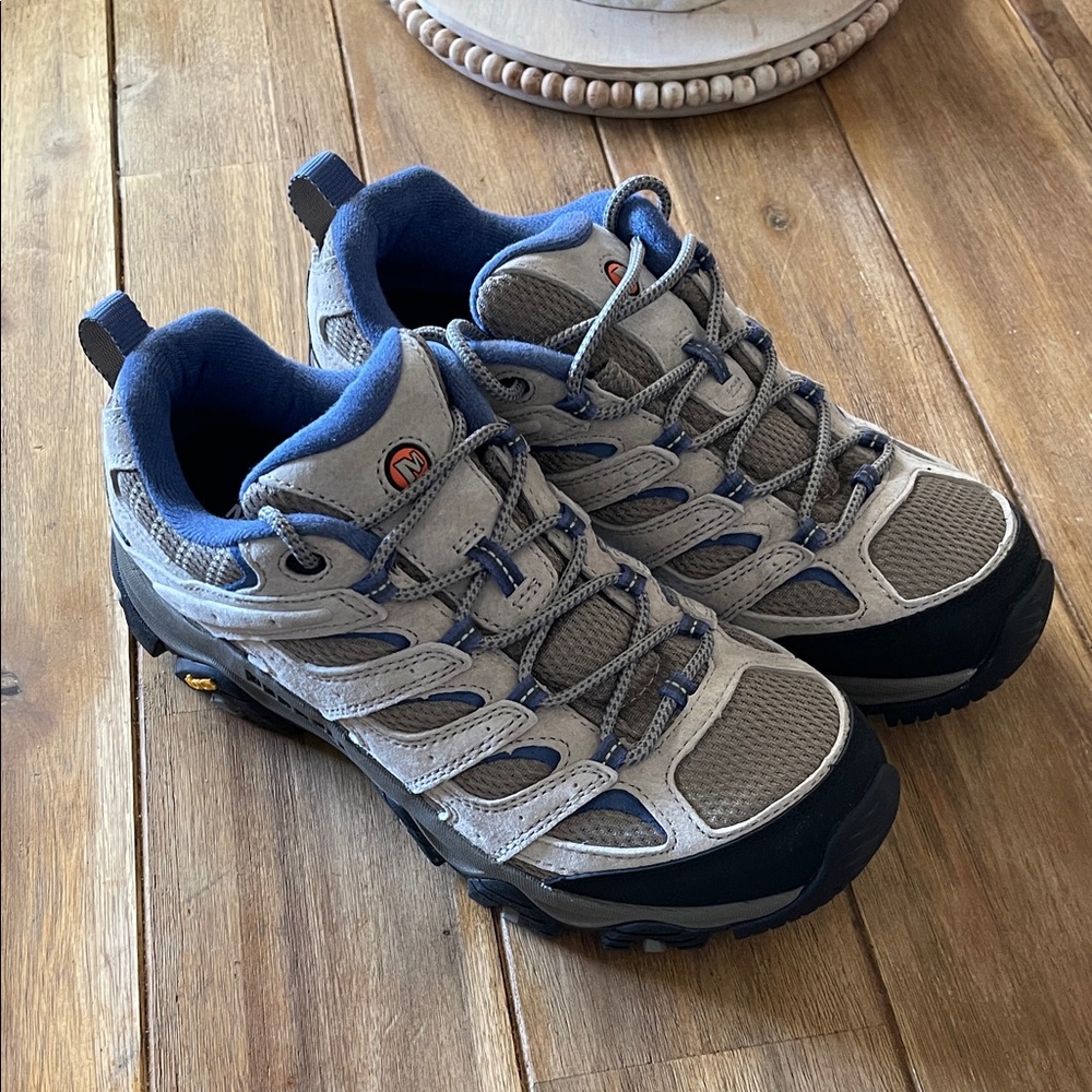 Merrell Vibram Hiking or Walking Shoes SZ 8 women’s. NEW no box